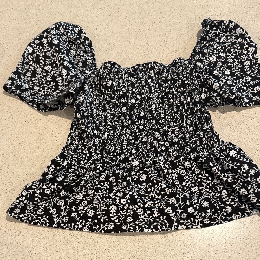 H&M Black & Whote Floral cropped Blouse